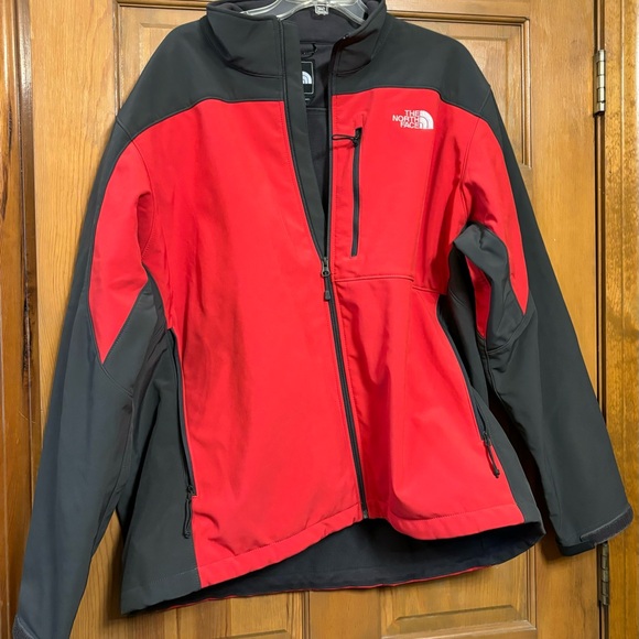 Men’s XXL North Face Jacket, red & black - Picture 2 of 7